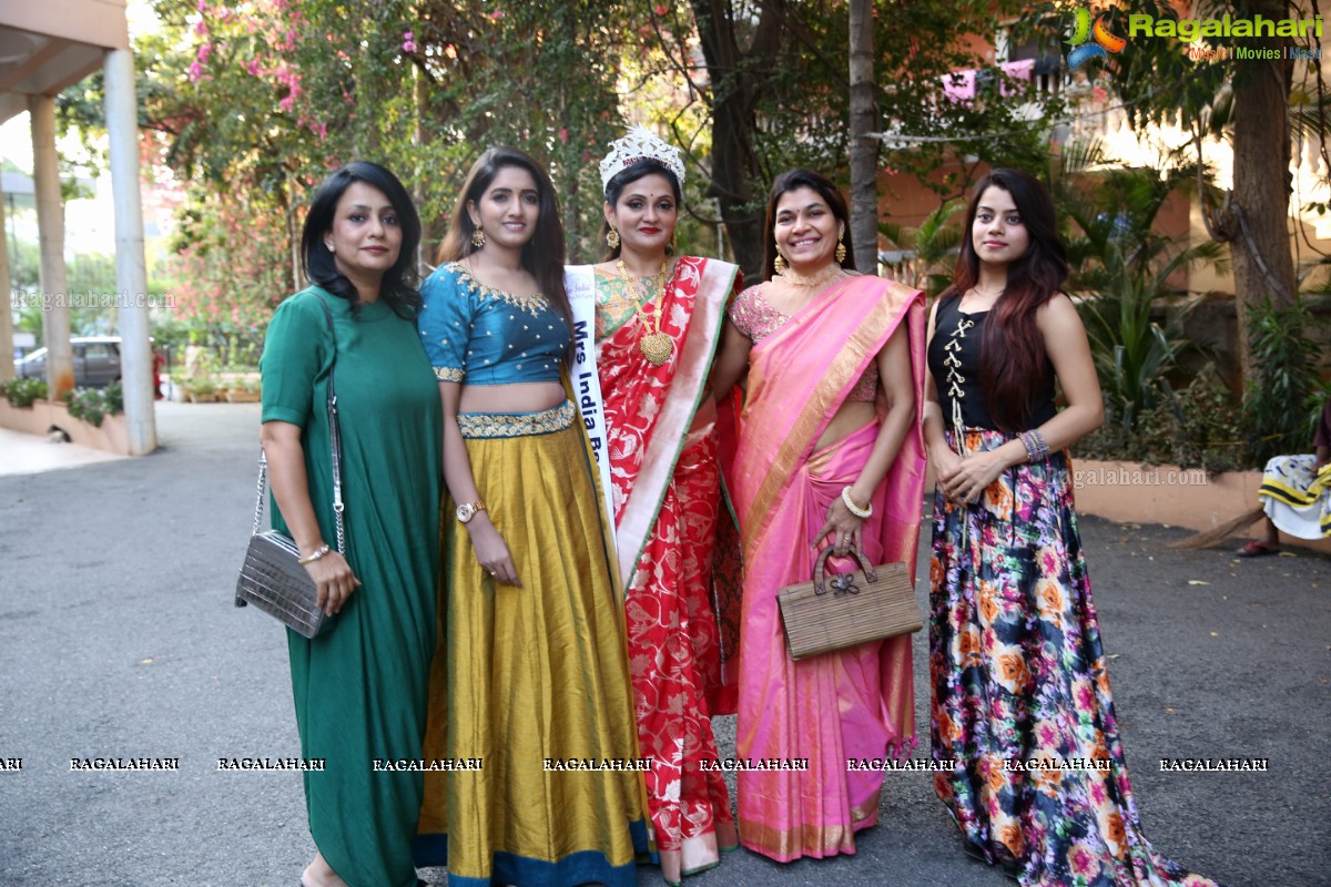 Nidhi Bhuraria Mrs. India Beauty Confident 2018 Launches National Silk Expo-2018