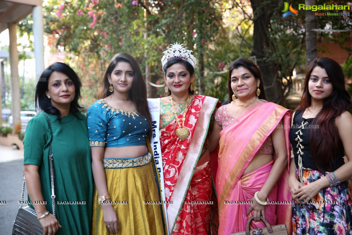 Nidhi Bhuraria Mrs. India Beauty Confident 2018 Launches National Silk Expo-2018