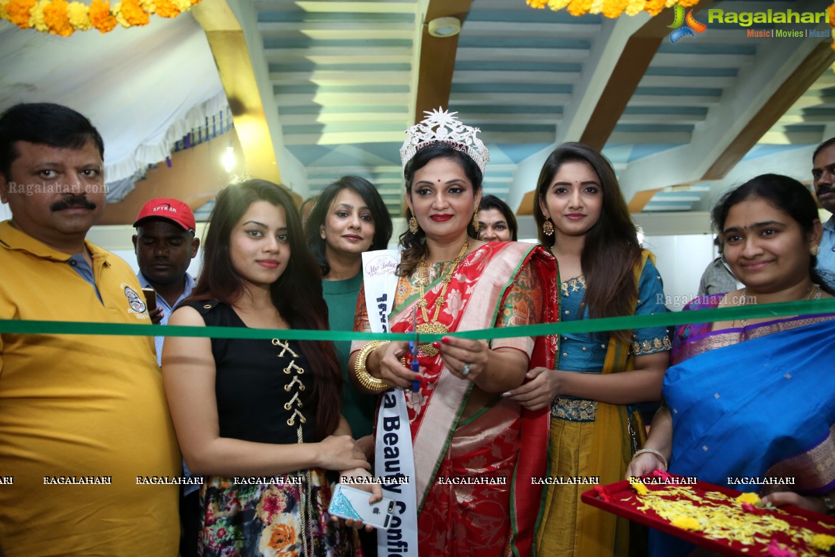 Nidhi Bhuraria Mrs. India Beauty Confident 2018 Launches National Silk Expo-2018