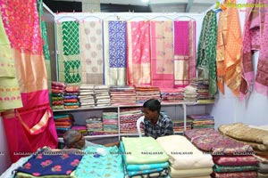 National Silk Expo-2018 begins at Sri Satya Sai Nigamagamam