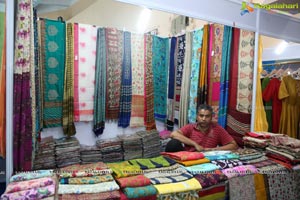 National Silk Expo-2018 begins at Sri Satya Sai Nigamagamam