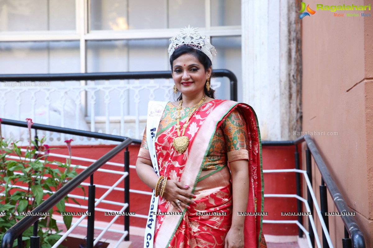 Nidhi Bhuraria Mrs. India Beauty Confident 2018 Launches National Silk Expo-2018