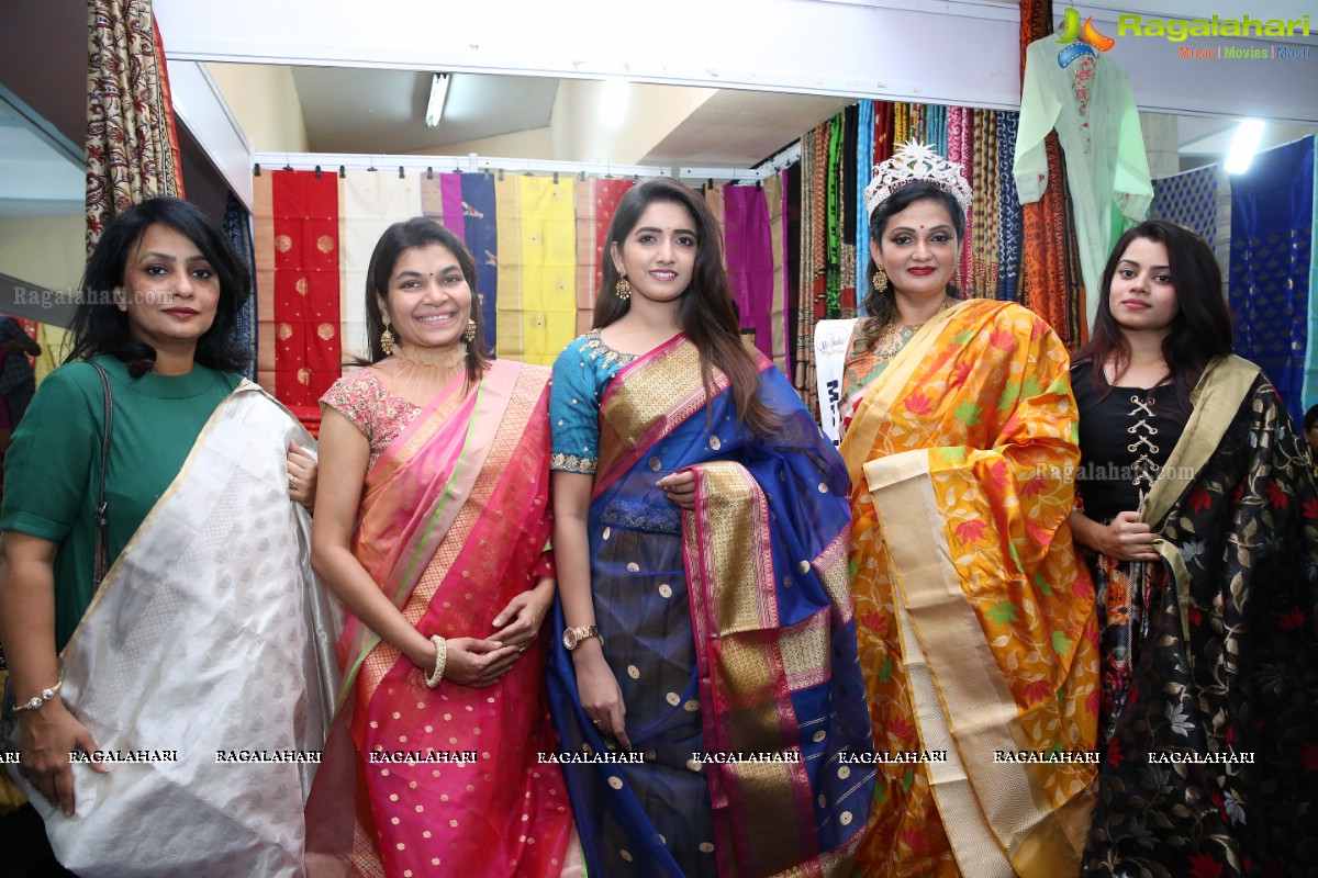 Nidhi Bhuraria Mrs. India Beauty Confident 2018 Launches National Silk Expo-2018