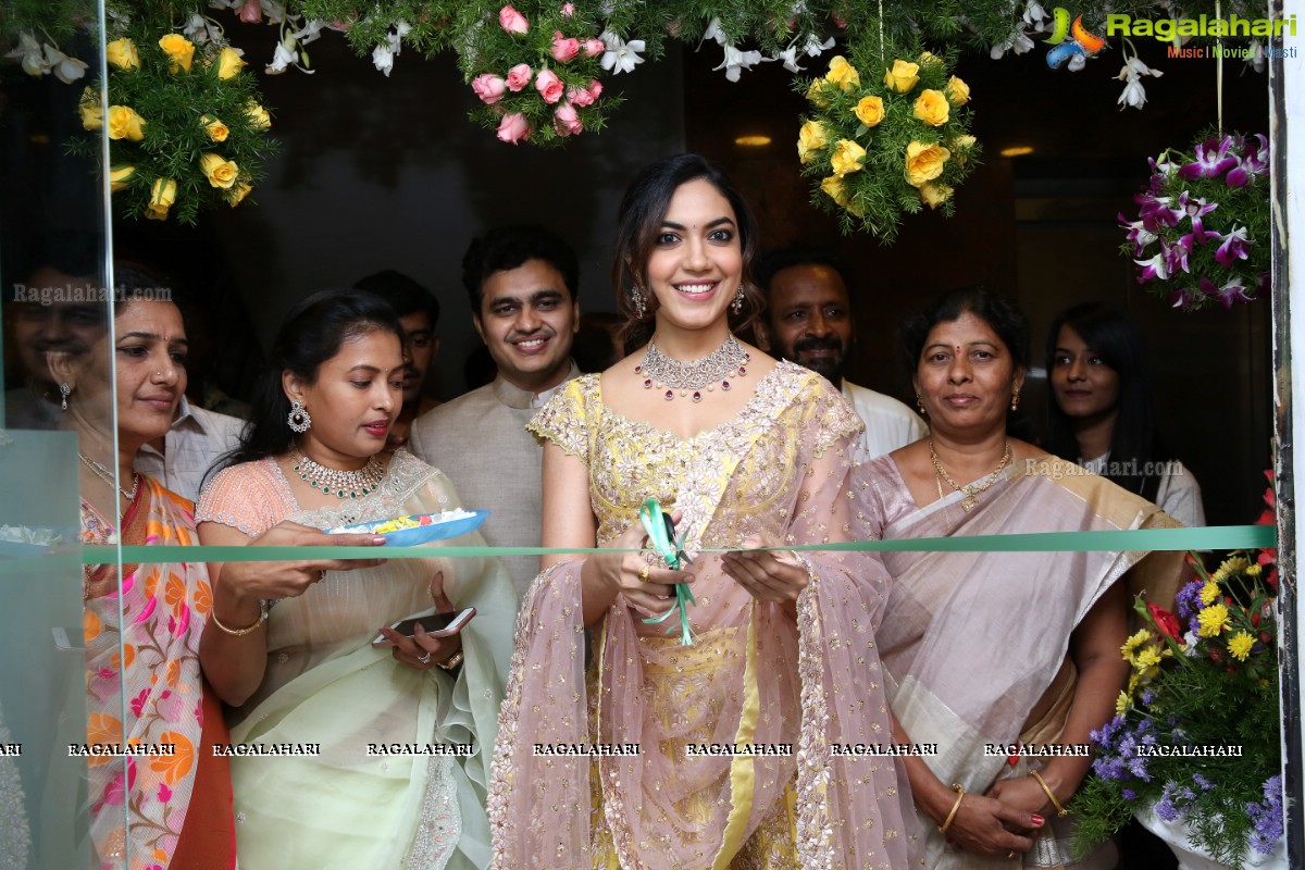 Tollywood Actress Ritu Varma Inaugurates ‘Priya Design Studio’ @ Jubilee Hills