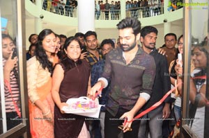 Hero Ram Inaugurates ‘Heartists Arti Mahotsav’ Gallery