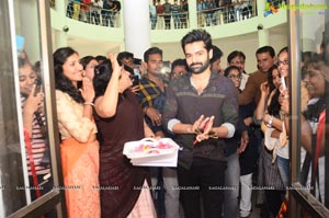 Hero Ram Inaugurates ‘Heartists Arti Mahotsav’ Gallery