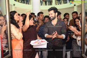 Hero Ram Inaugurates ‘Heartists Arti Mahotsav’ Gallery