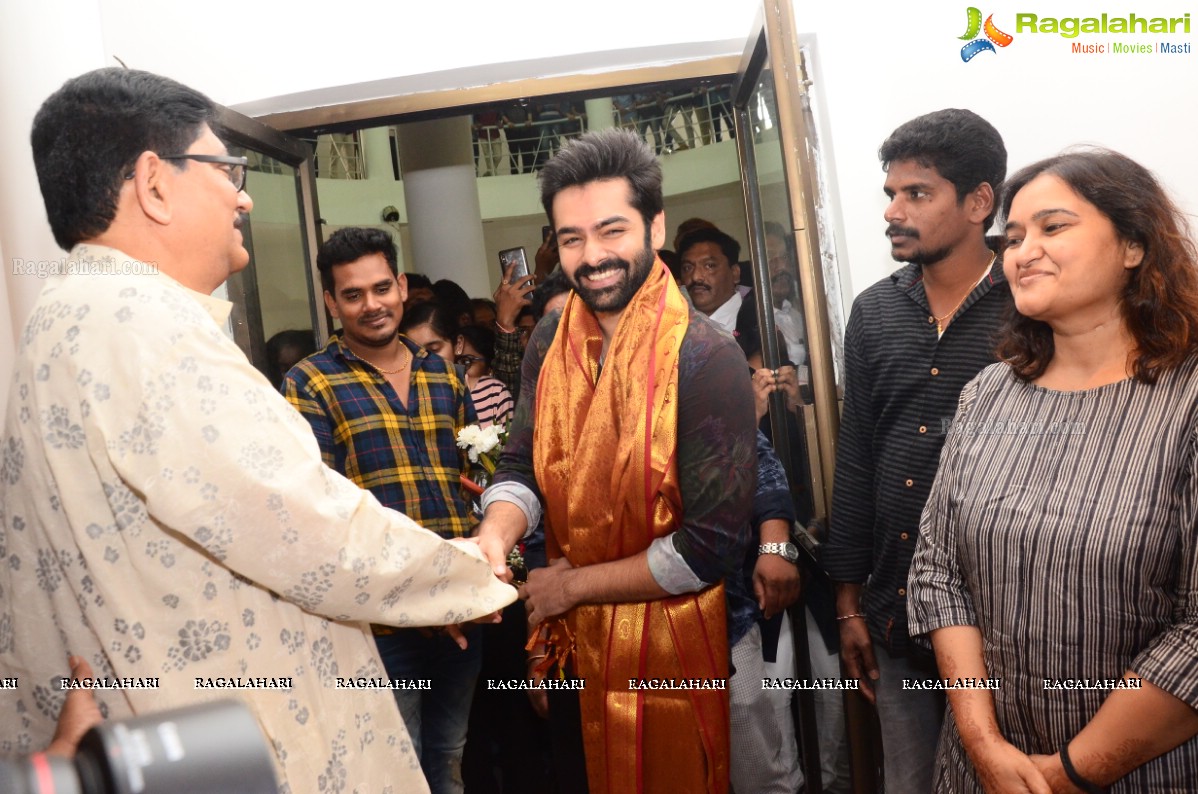 Hero Ram Inaugurates ‘Heartists Arti Mahotsav’ Gallery at State Art Gallery