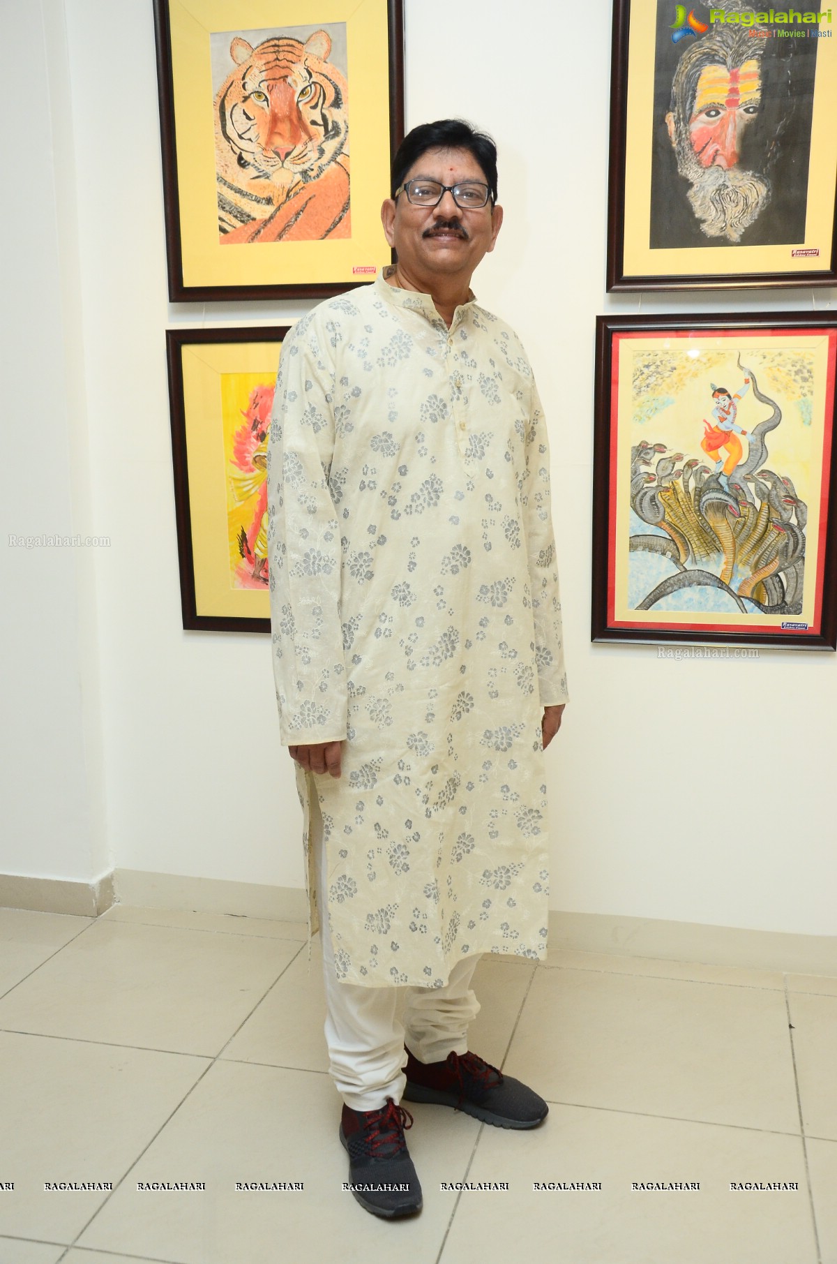 Hero Ram Inaugurates ‘Heartists Arti Mahotsav’ Gallery at State Art Gallery