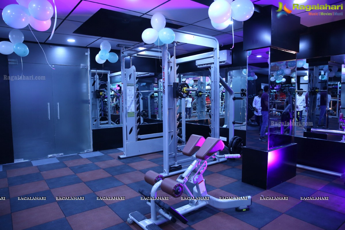 Mr. Universe World Championship & Indian Body Builder Sangram Chougule Launches Solitaire Fitness plus
