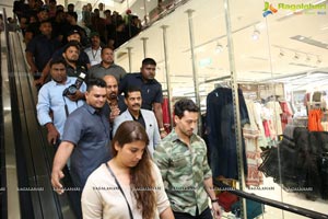 Tiger Shroff at Newly Launched Lifestyle Store