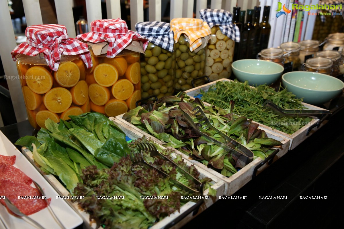 Seniors Enjoy Restaurant Kitchen Experience at Unmukt Festival - Westin CookFest