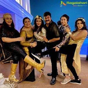 Chiranjeevi Hosts 80s Reunion Party