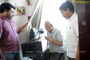 Senior Director Singeetham Garu at Valliddari Madhya Sets