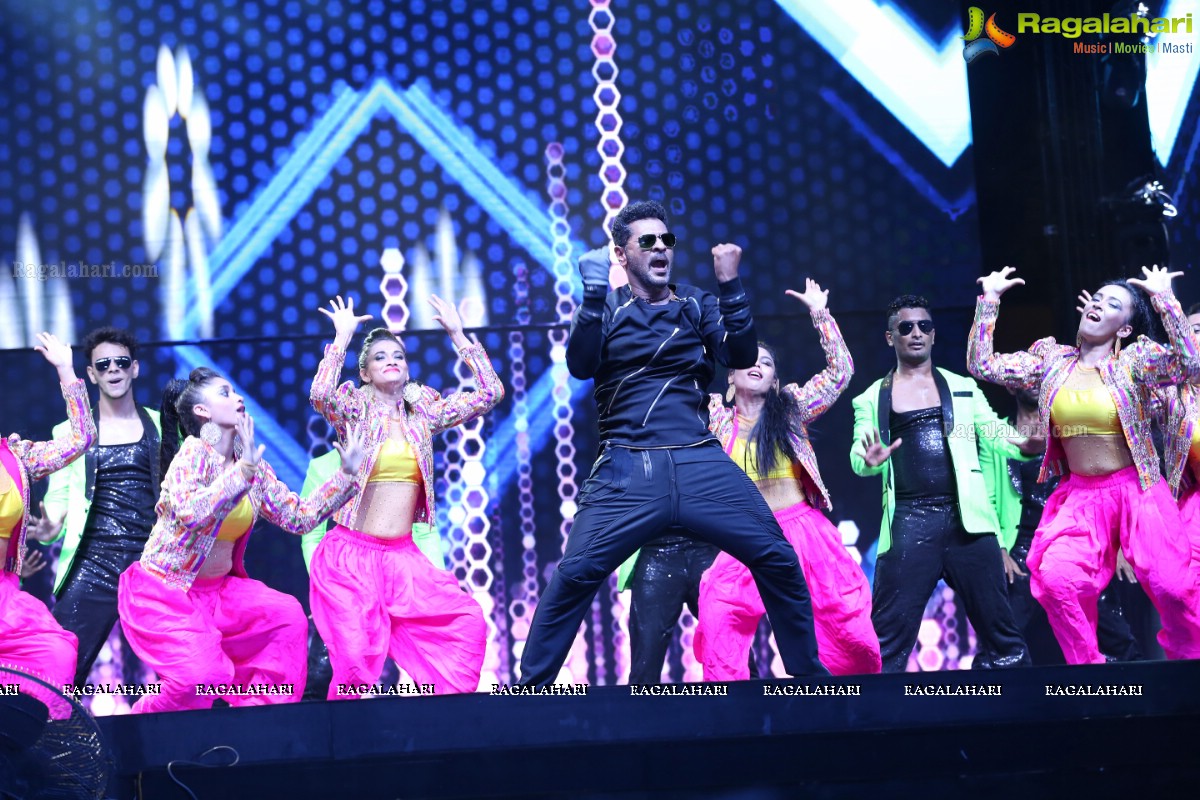 Salman Khan's - Da-Bangg The Tour Live Performance 