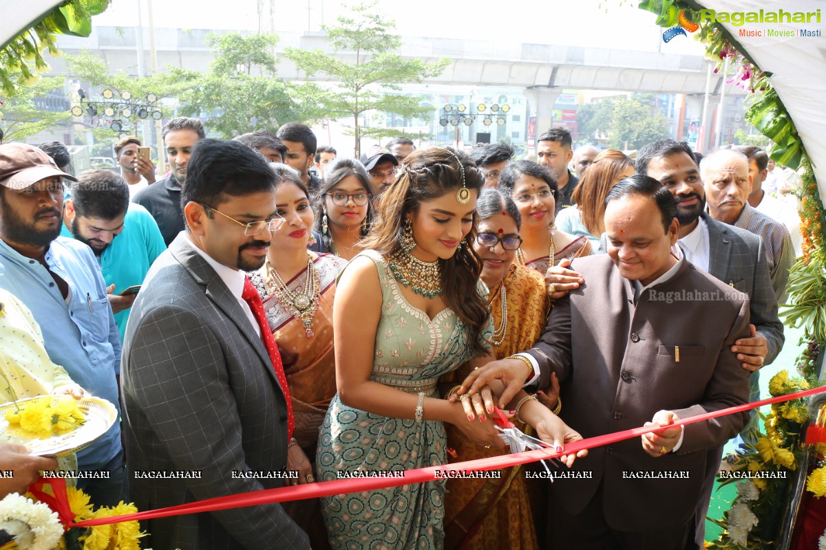 Manepally Jewellers Launches its New Showroom at Kukatpally