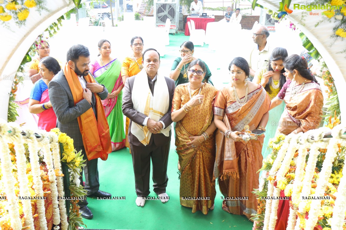 Manepally Jewellers Launches its New Showroom at Kukatpally