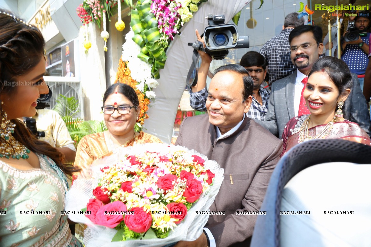 Manepally Jewellers Launches its New Showroom at Kukatpally