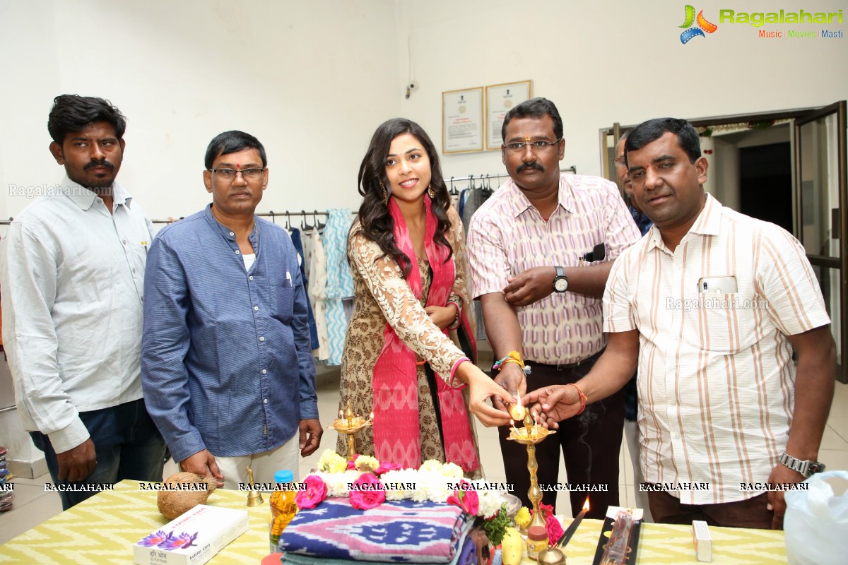 Pochampally Ikat Art Mela 2019 Inaugurated by Aashikka Meka at State Art Gallery