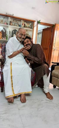 Chiranjeevi, Surekha Meet Veteran Director K Viswanath