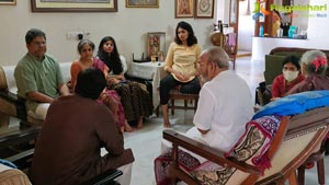 Chiranjeevi, Surekha Meet Veteran Director K Viswanath