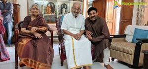 Chiranjeevi, Surekha Meet Veteran Director K Viswanath