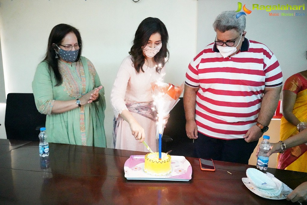 Raashi Khanna Celebrates Birthday by Planting Saplings