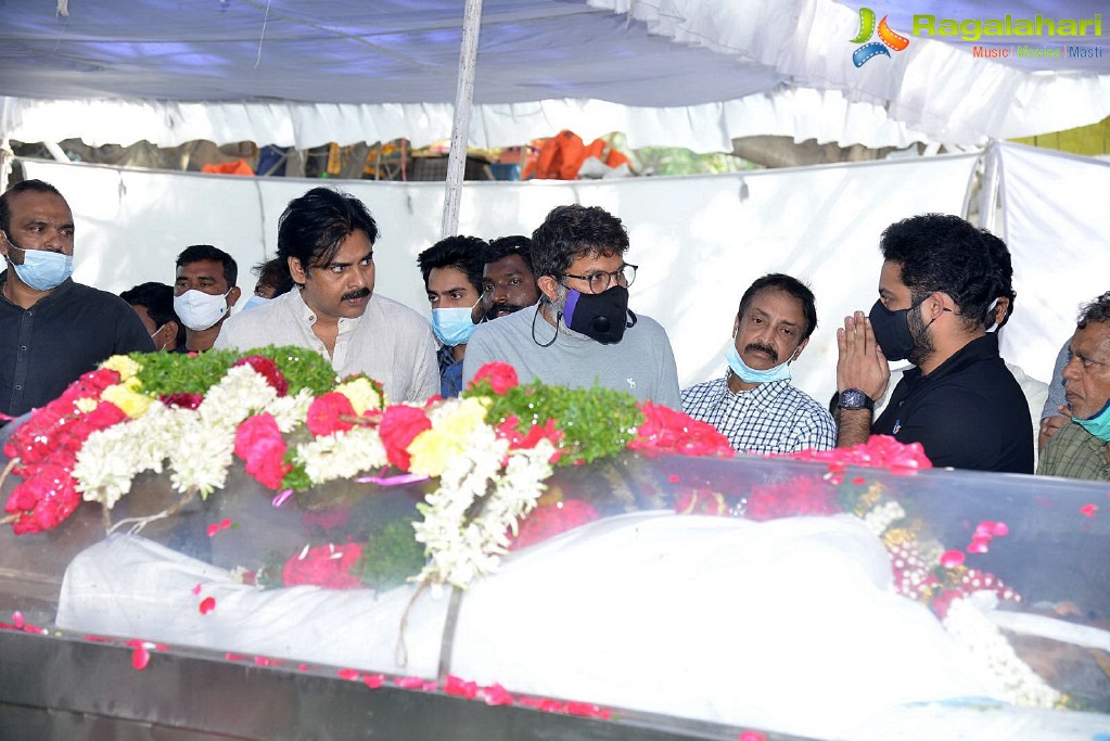 Tollywood Celebs Pay Their Last Respects to Legendary Lyricist Sirivennela Sitaramasastri Garu