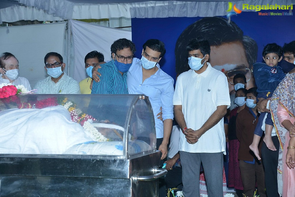 Tollywood Celebs Pay Their Last Respects to Legendary Lyricist Sirivennela Sitaramasastri Garu