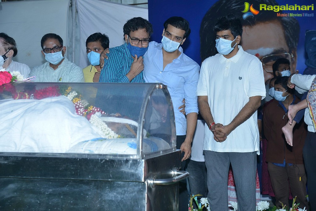 Tollywood Celebs Pay Their Last Respects to Legendary Lyricist Sirivennela Sitaramasastri Garu