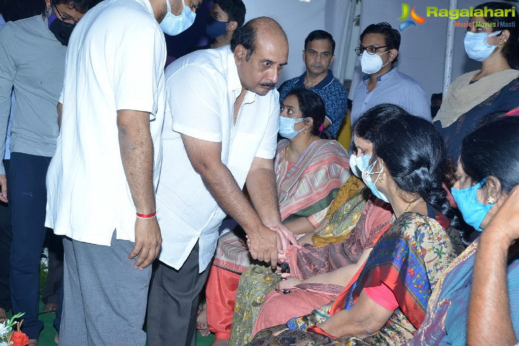 Tollywood Celebs Pay Their Last Respects to Legendary Lyricist Sirivennela Sitaramasastri Garu