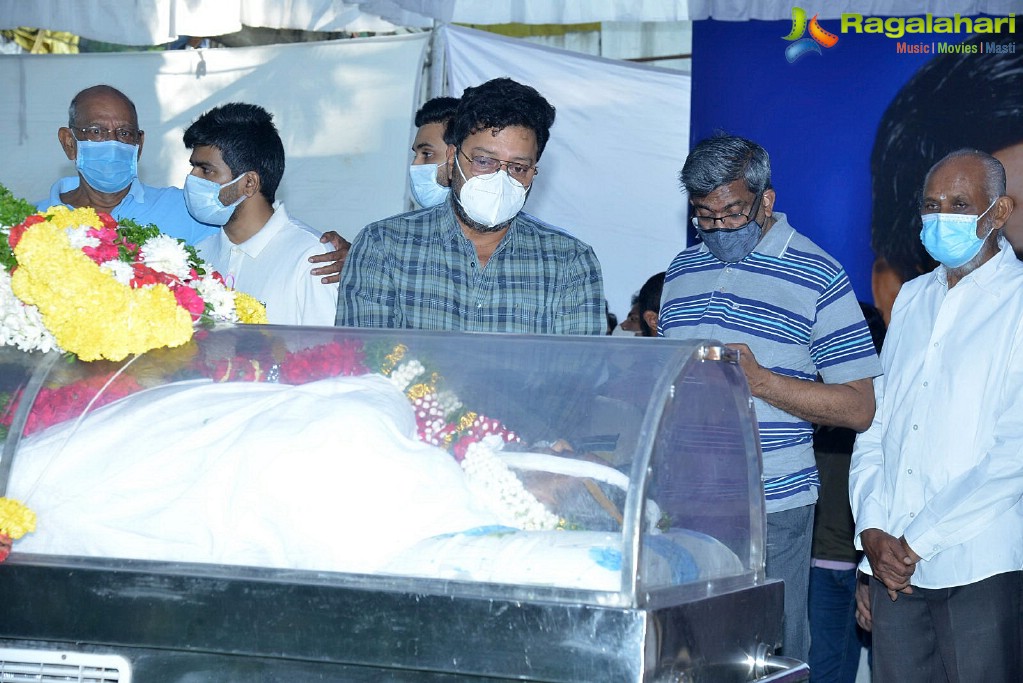 Tollywood Celebs Pay Their Last Respects to Legendary Lyricist Sirivennela Sitaramasastri Garu