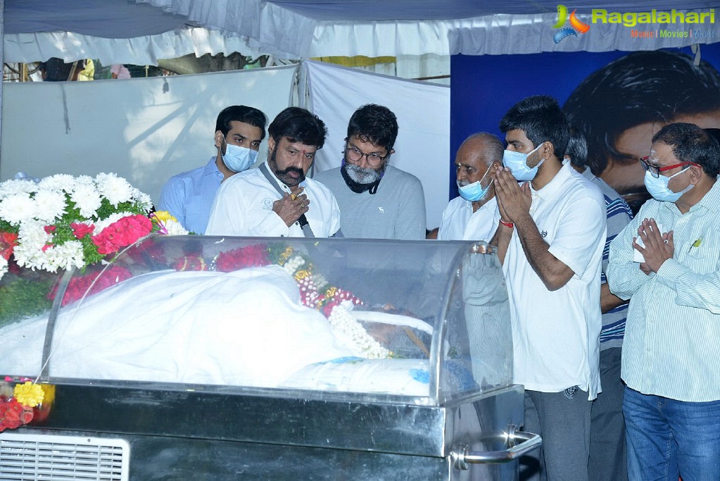 Tollywood Celebs Pay Their Last Respects to Legendary Lyricist Sirivennela Sitaramasastri Garu