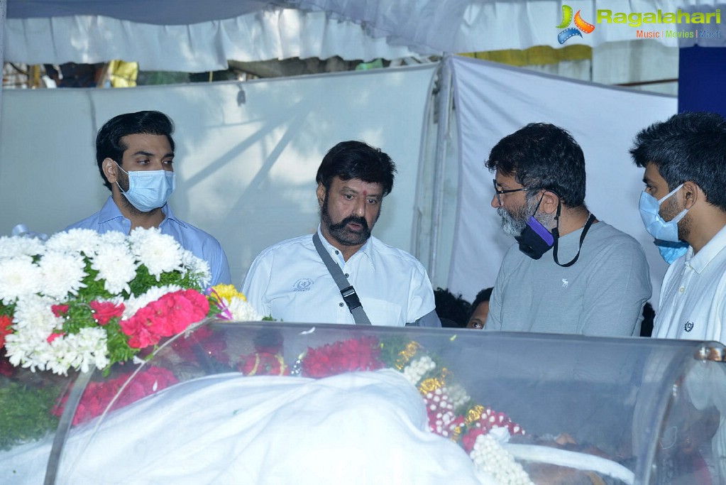 Tollywood Celebs Pay Their Last Respects to Legendary Lyricist Sirivennela Sitaramasastri Garu