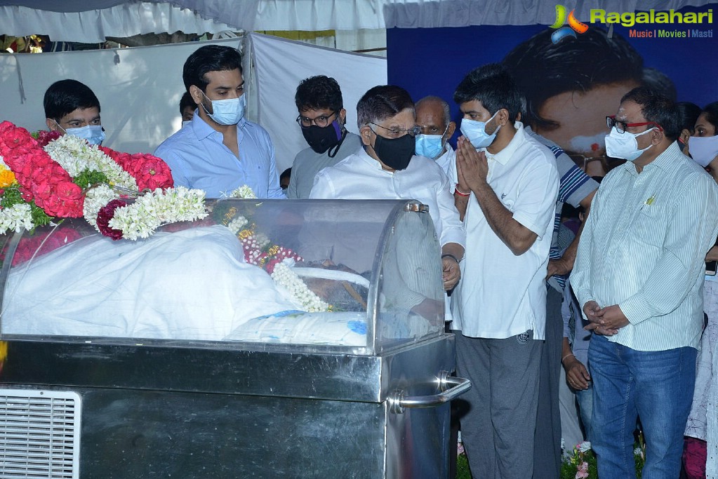 Tollywood Celebs Pay Their Last Respects to Legendary Lyricist Sirivennela Sitaramasastri Garu