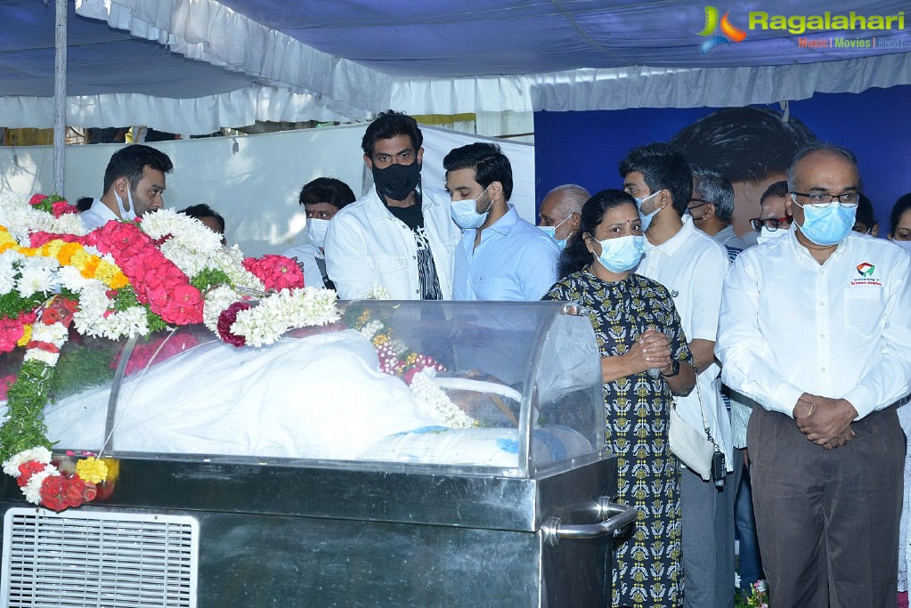 Tollywood Celebs Pay Their Last Respects to Legendary Lyricist Sirivennela Sitaramasastri Garu