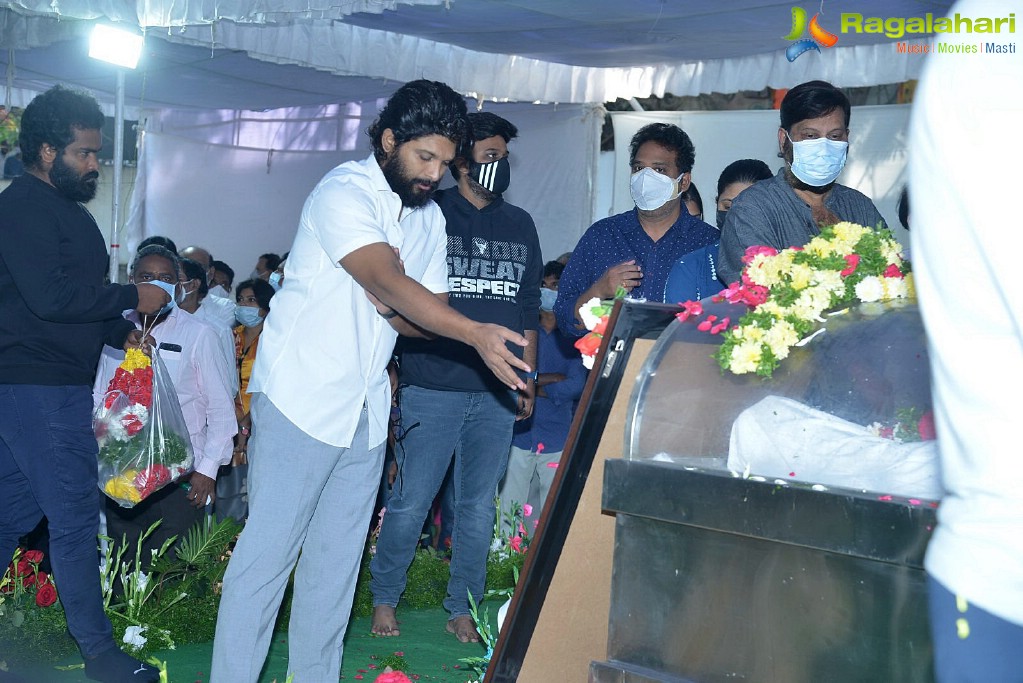 Tollywood Celebs Pay Their Last Respects to Legendary Lyricist Sirivennela Sitaramasastri Garu