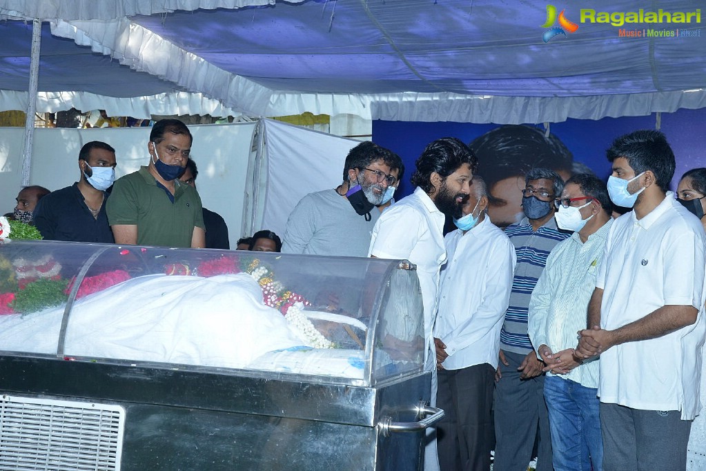 Tollywood Celebs Pay Their Last Respects to Legendary Lyricist Sirivennela Sitaramasastri Garu