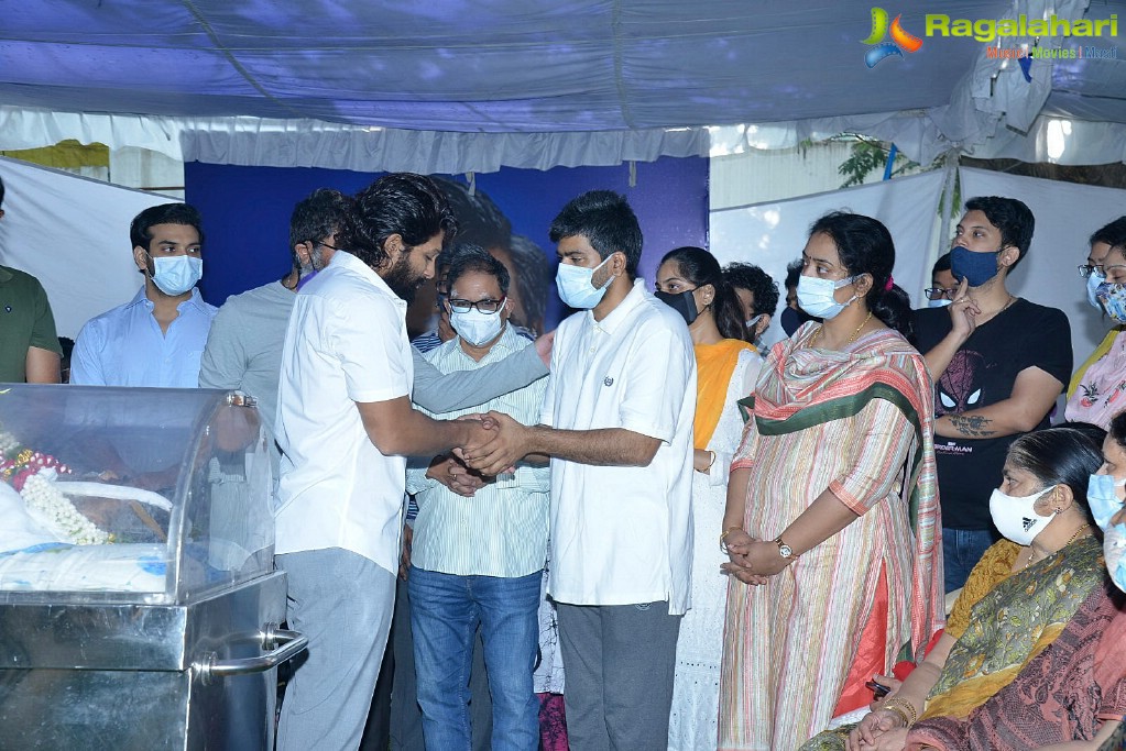 Tollywood Celebs Pay Their Last Respects to Legendary Lyricist Sirivennela Sitaramasastri Garu