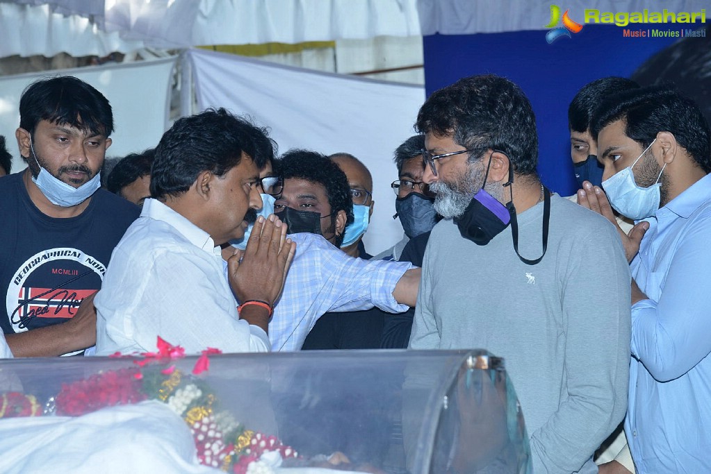 Tollywood Celebs Pay Their Last Respects to Legendary Lyricist Sirivennela Sitaramasastri Garu