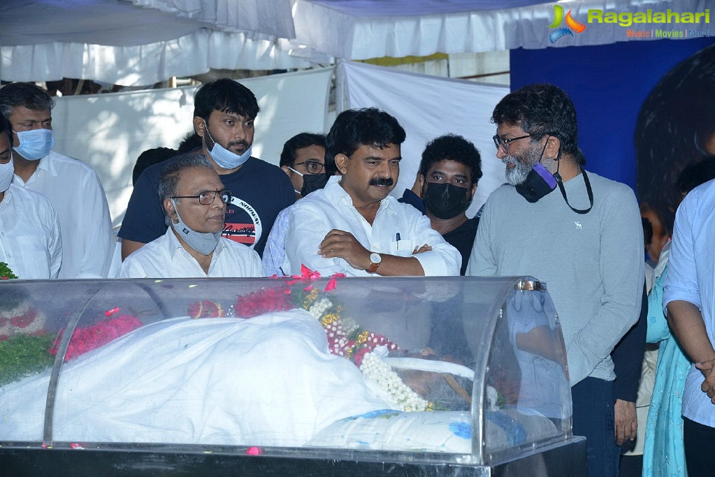 Tollywood Celebs Pay Their Last Respects to Legendary Lyricist Sirivennela Sitaramasastri Garu