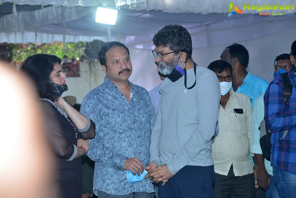 Tollywood Celebs Pay Their Last Respects to Legendary Lyricist Sirivennela Sitaramasastri Garu