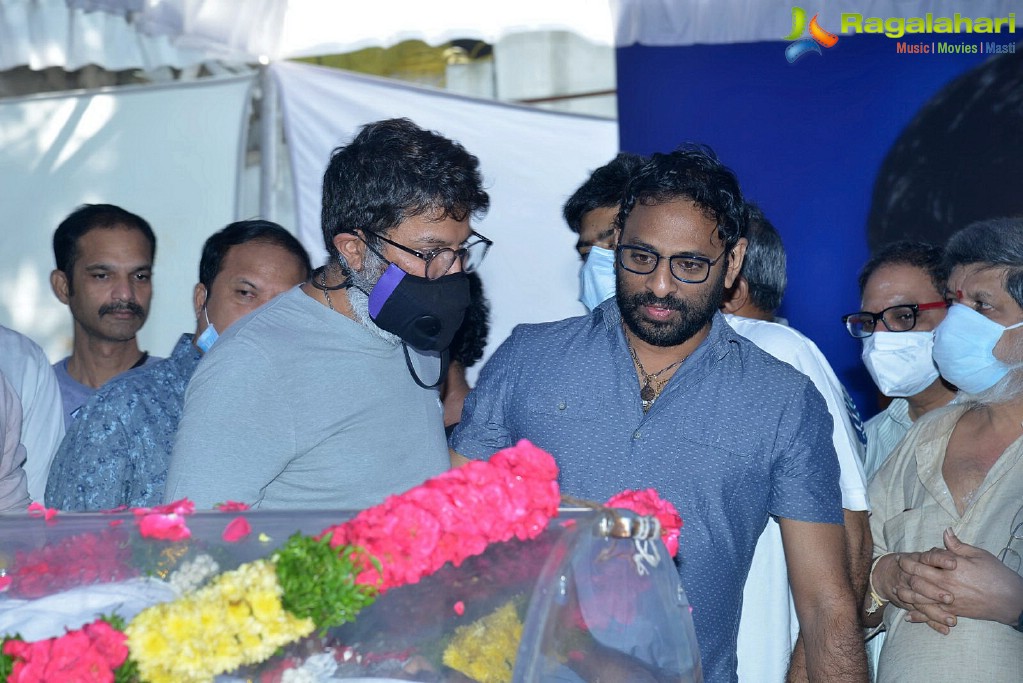 Tollywood Celebs Pay Their Last Respects to Legendary Lyricist Sirivennela Sitaramasastri Garu