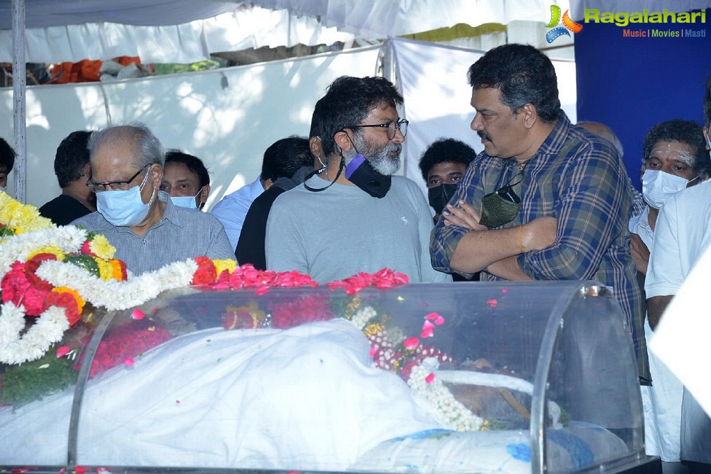 Tollywood Celebs Pay Their Last Respects to Legendary Lyricist Sirivennela Sitaramasastri Garu