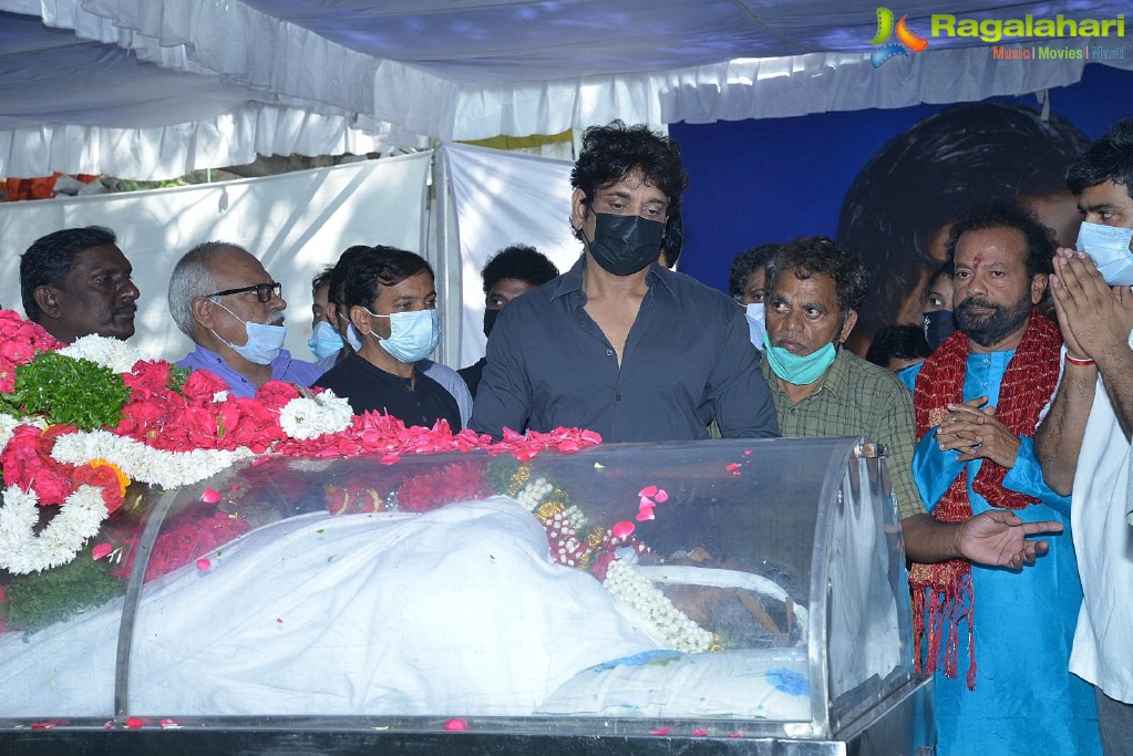 Tollywood Celebs Pay Their Last Respects to Legendary Lyricist Sirivennela Sitaramasastri Garu