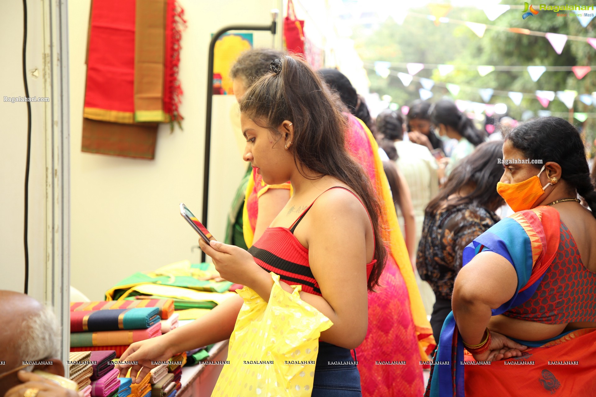 Craft Bazar 'Vividhkala' - A Fashion Exavaganza at NIFT Centre Square