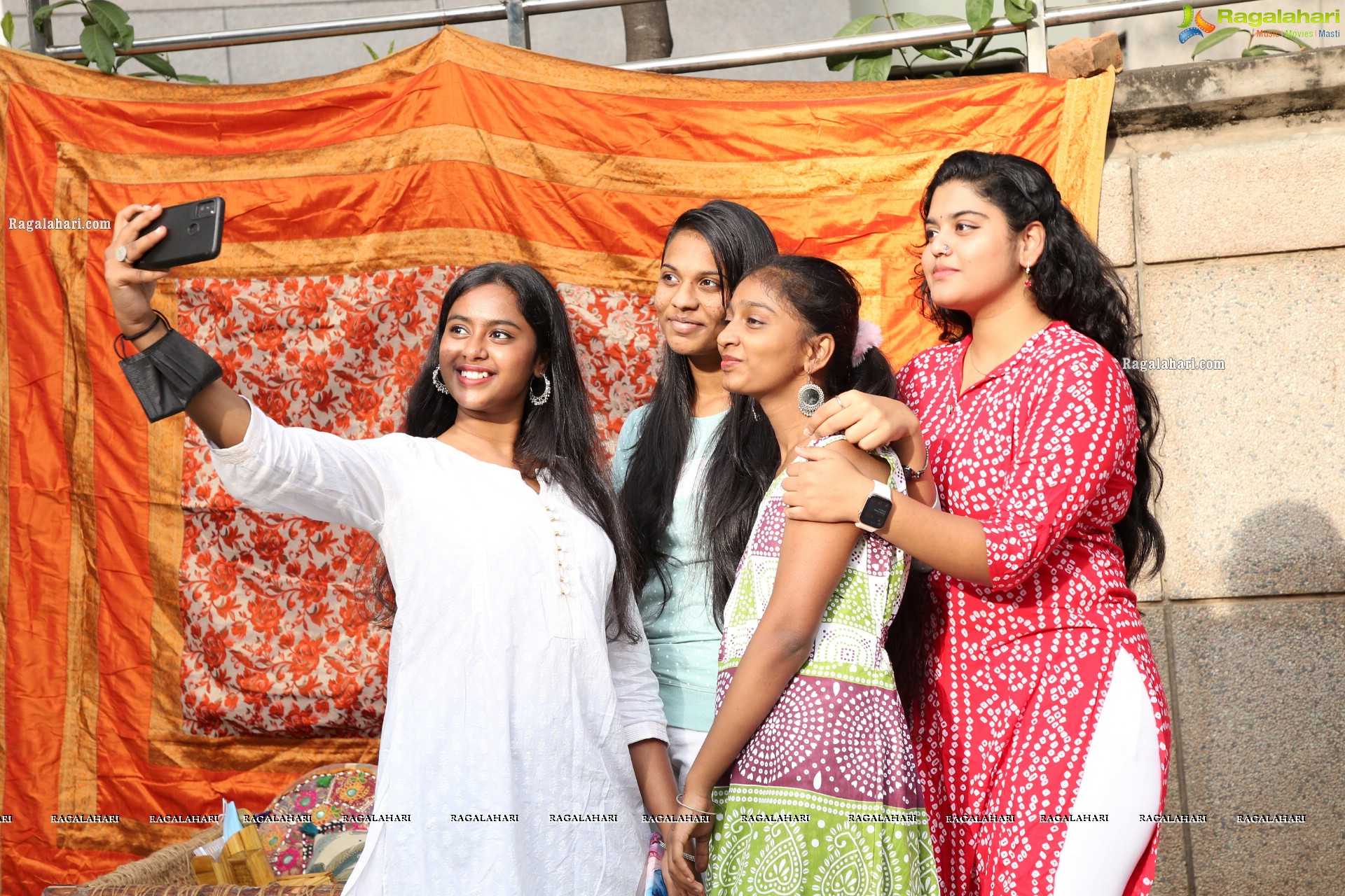 Craft Bazar 'Vividhkala' - A Fashion Exavaganza at NIFT Centre Square