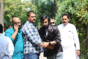 Celebs Pay Their Last Respects to Superstar Krishna