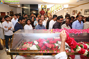 Celebs Pay Their Last Respects to Superstar Krishna