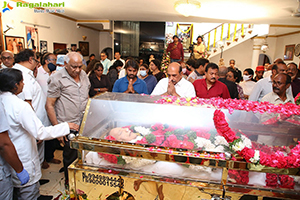 Celebs Pay Their Last Respects to Superstar Krishna